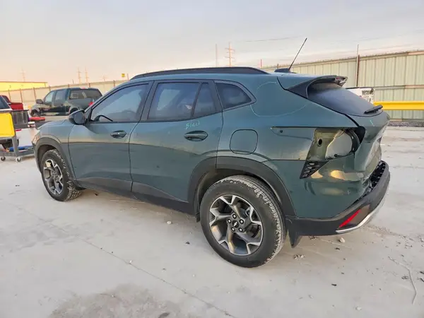 KL77LHEP9SC083713 2025 CHEVROLET TRAX - Image 2