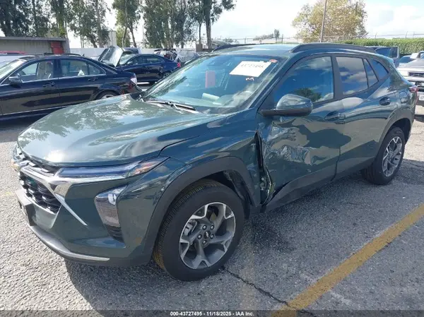 KL77LHEP9SC088006 2025 CHEVROLET TRAX - Image 2