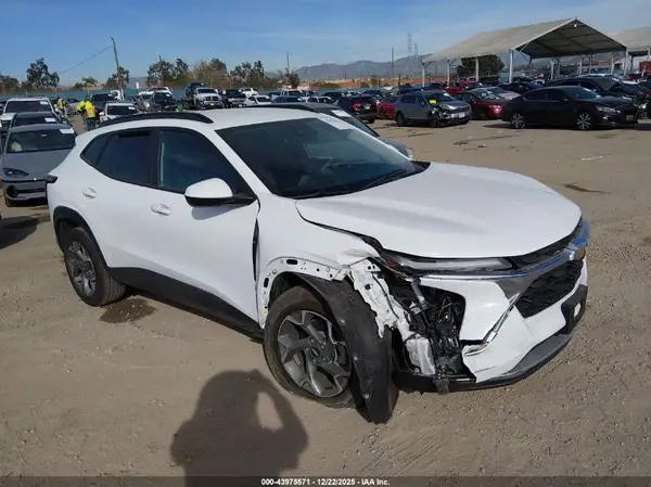 KL77LHEP9SC093240 2025 CHEVROLET TRAX - Image 1