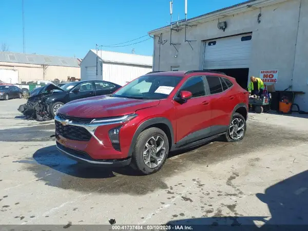 KL77LHEP9SC116581 2025 CHEVROLET TRAX - Image 2