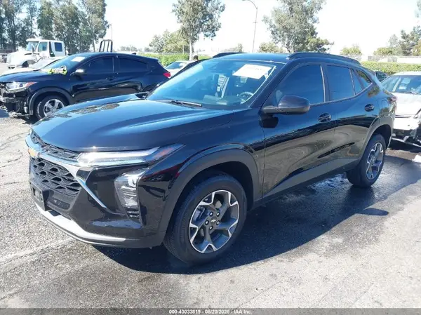 KL77LHEP9SC118430 2025 CHEVROLET TRAX - Image 2