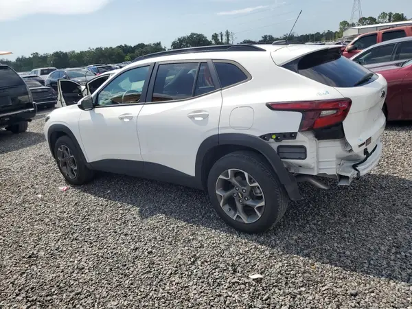 KL77LHEP9SC119819 2025 CHEVROLET TRAX - Image 2