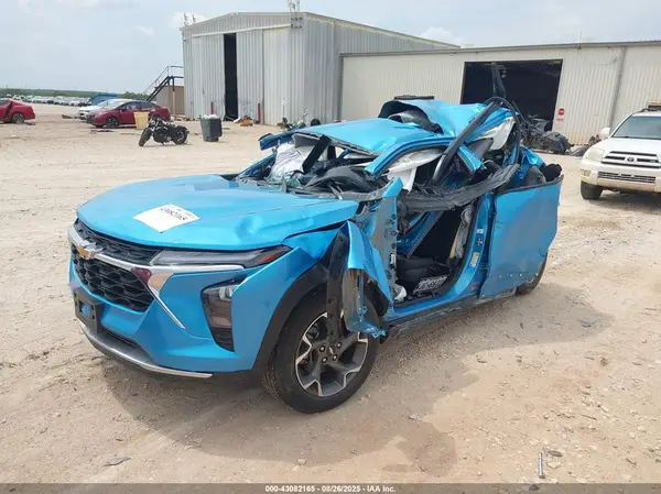 KL77LHEP9SC120954 2025 CHEVROLET TRAX - Image 2