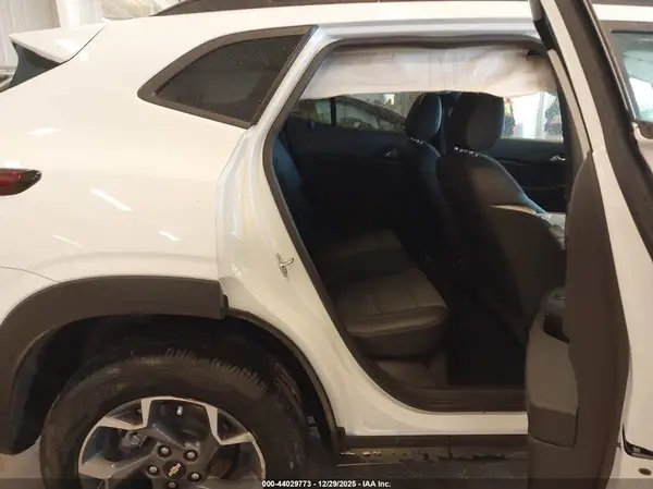KL77LHEP9SC121084 2025 CHEVROLET TRAX - Image 8