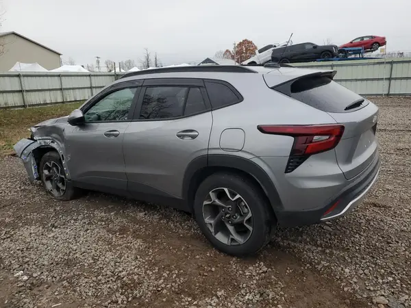 KL77LHEP9SC122929 2025 CHEVROLET TRAX - Image 2