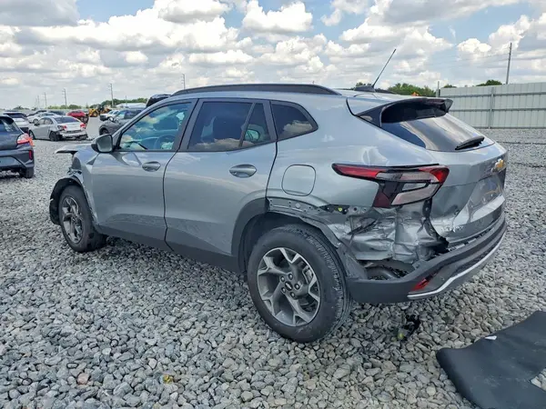 KL77LHEP9SC143019 2025 CHEVROLET TRAX - Image 2
