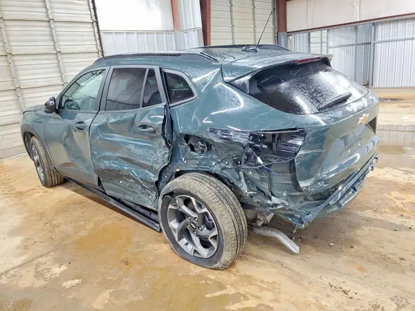 KL77LHEP9SC143036 2025 CHEVROLET TRAX - Image 2