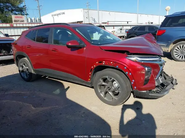 KL77LHEP9SC143943 2025 CHEVROLET TRAX - Image 1