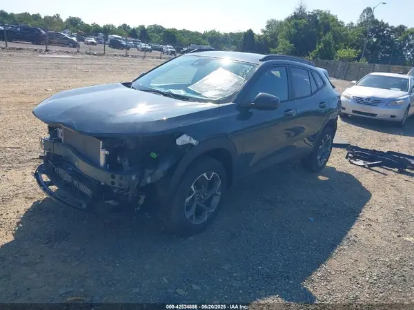 KL77LHEP9SC145918 2025 CHEVROLET TRAX - Image 2