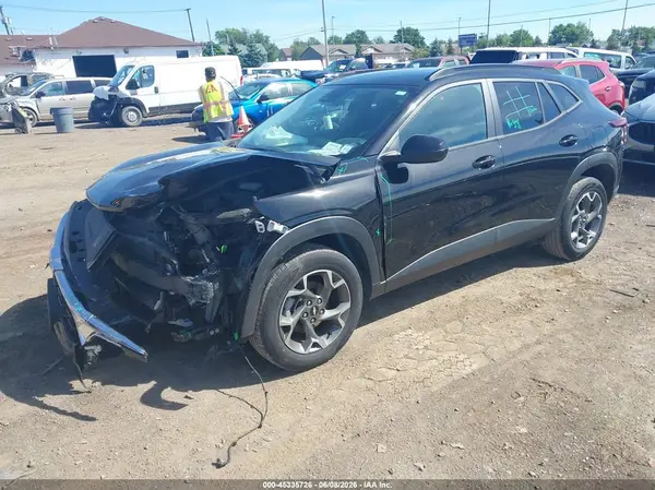 KL77LHEP9SC153310 2025 CHEVROLET TRAX - Image 2
