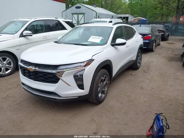 KL77LHEP9SC167062 2025 CHEVROLET TRAX - Image 2
