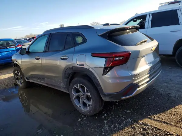 KL77LHEP9SC171404 2025 CHEVROLET TRAX - Image 2