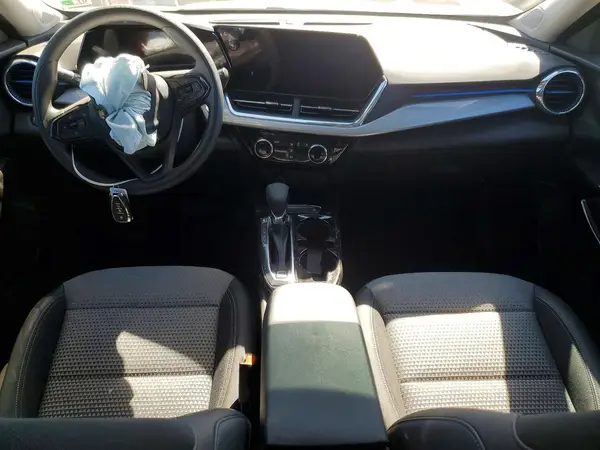 KL77LHEP9SC172570 2025 CHEVROLET TRAX - Image 8