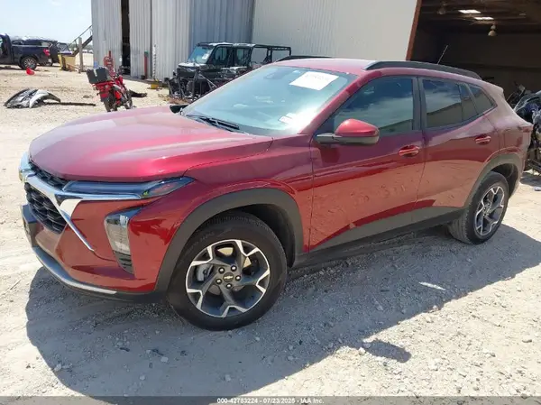 KL77LHEP9SC180491 2025 CHEVROLET TRAX - Image 2