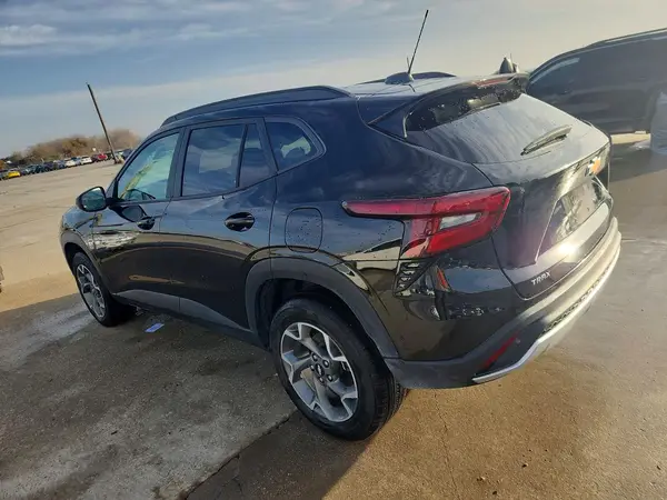 KL77LHEP9SC186193 2025 CHEVROLET TRAX - Image 2