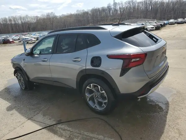 KL77LHEP9SC202280 2025 CHEVROLET TRAX - Image 2