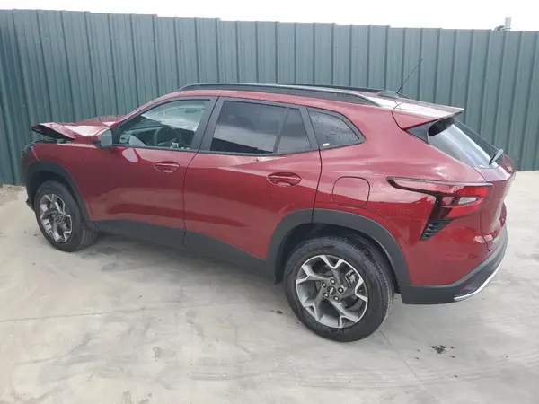 KL77LHEP9SC203008 2025 CHEVROLET TRAX - Image 2