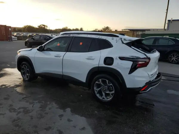 KL77LHEP9SC212288 2025 CHEVROLET TRAX - Image 2