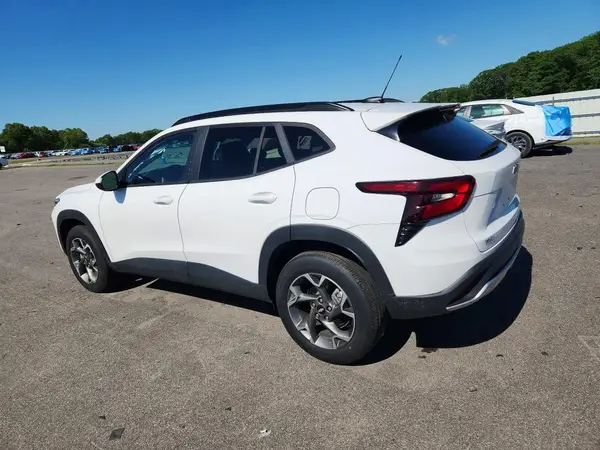 KL77LHEP9SC214039 2025 CHEVROLET TRAX - Image 2