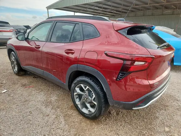 KL77LHEP9SC234372 2025 CHEVROLET TRAX - Image 2