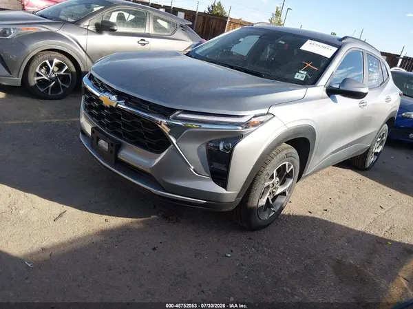 KL77LHEP9SC235764 2025 CHEVROLET TRAX - Image 2