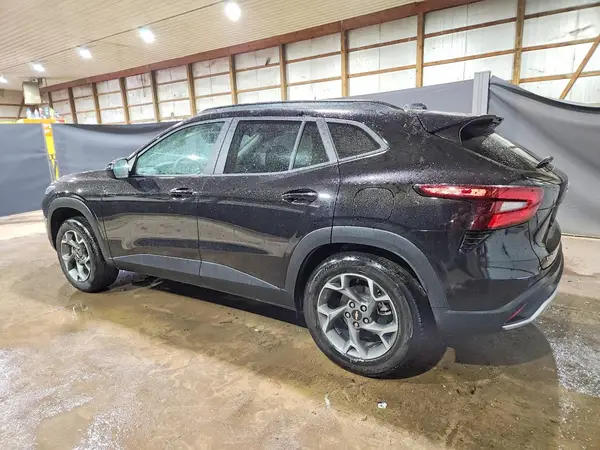 KL77LHEP9SC237515 2025 CHEVROLET TRAX - Image 2
