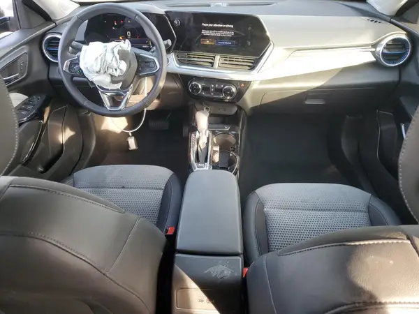 KL77LHEP9SC240219 2025 CHEVROLET TRAX - Image 8