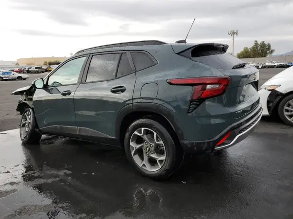 KL77LHEP9SC242388 2025 CHEVROLET TRAX - Image 2