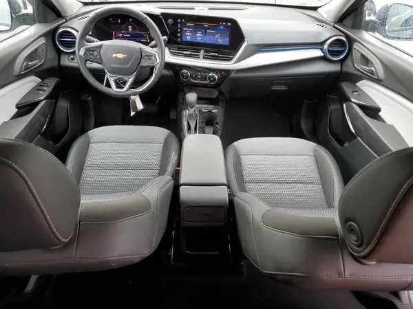 KL77LHEP9SC242388 2025 CHEVROLET TRAX - Image 8