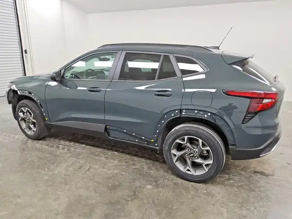 KL77LHEP9SC245551 2025 CHEVROLET TRAX - Image 2