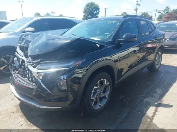 KL77LHEP9SC251009 2025 CHEVROLET TRAX - Image 2