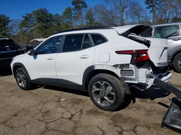 KL77LHEP9SC253682 2025 CHEVROLET TRAX - Image 2