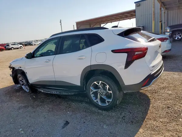 KL77LHEP9SC256727 2025 CHEVROLET TRAX - Image 2