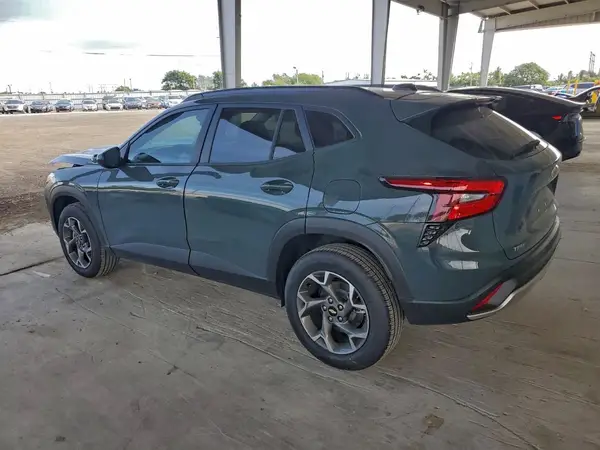 KL77LHEP9SC277402 2025 CHEVROLET TRAX - Image 2