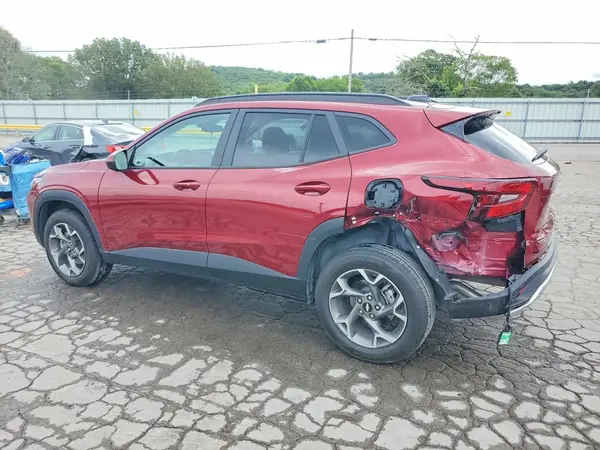 KL77LHEP9SC282812 2025 CHEVROLET TRAX - Image 2