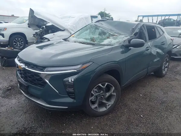 KL77LHEP9SC283572 2025 CHEVROLET TRAX - Image 2