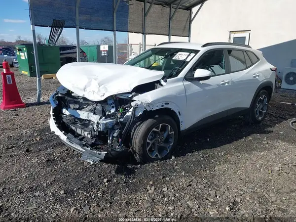 KL77LHEP9SC287492 2025 CHEVROLET TRAX - Image 2