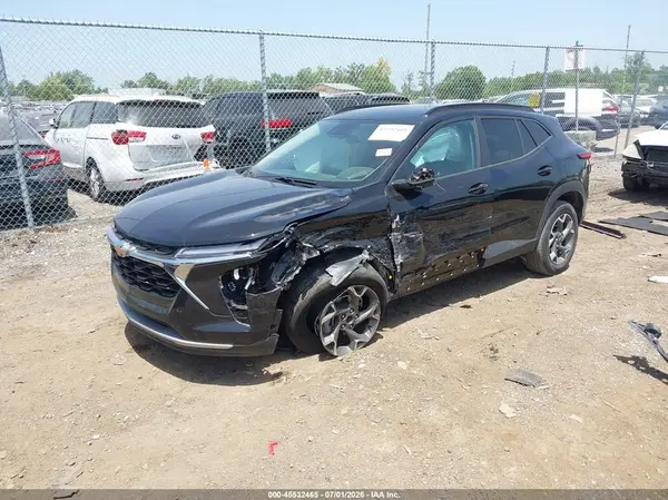 KL77LHEP9SC294264 2025 CHEVROLET TRAX - Image 2