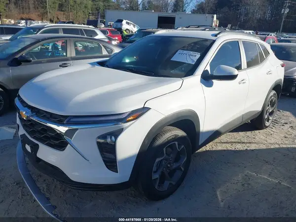 KL77LHEP9SC299710 2025 CHEVROLET TRAX - Image 2