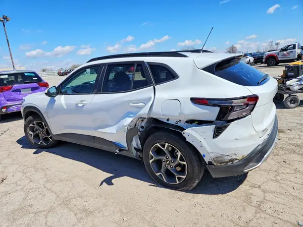 KL77LHEP9SC299738 2025 CHEVROLET TRAX - Image 2