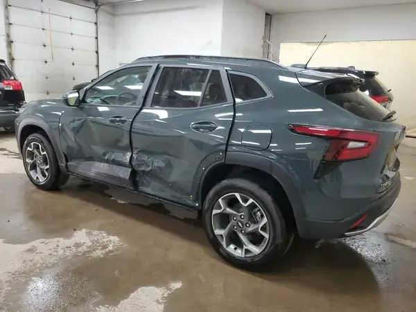 KL77LHEP9SC300676 2025 CHEVROLET TRAX - Image 2