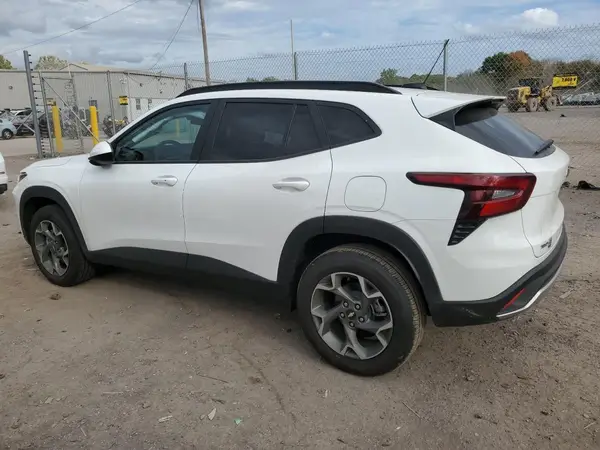KL77LHEP9SC303285 2025 CHEVROLET TRAX - Image 2