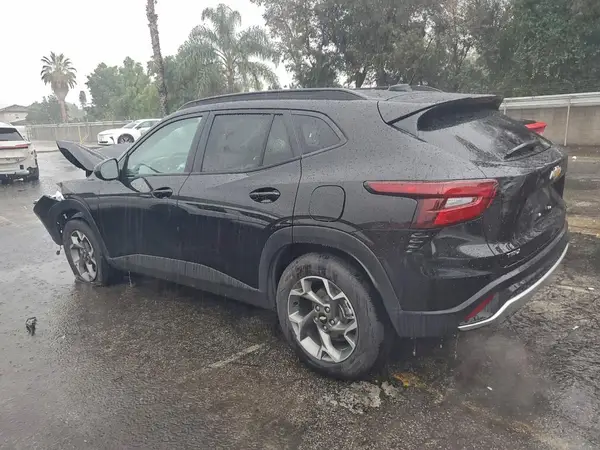 KL77LHEP9SC312732 2025 CHEVROLET TRAX - Image 2