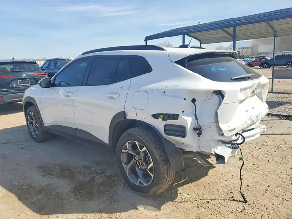 KL77LHEP9SC319552 2025 CHEVROLET TRAX - Image 2