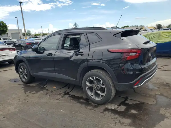 KL77LHEP9SC320569 2025 CHEVROLET TRAX - Image 2