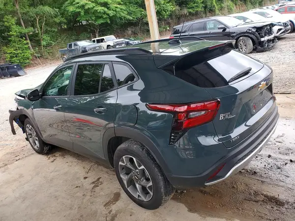 KL77LHEP9SC333290 2025 CHEVROLET TRAX - Image 2