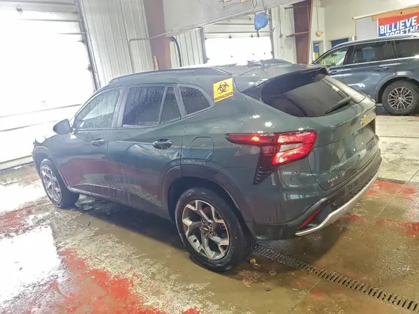 KL77LHEP9SC334097 2025 CHEVROLET TRAX - Image 2