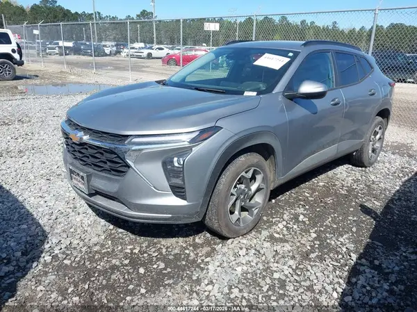 KL77LHEP9TC002193 2026 CHEVROLET TRAX - Image 2