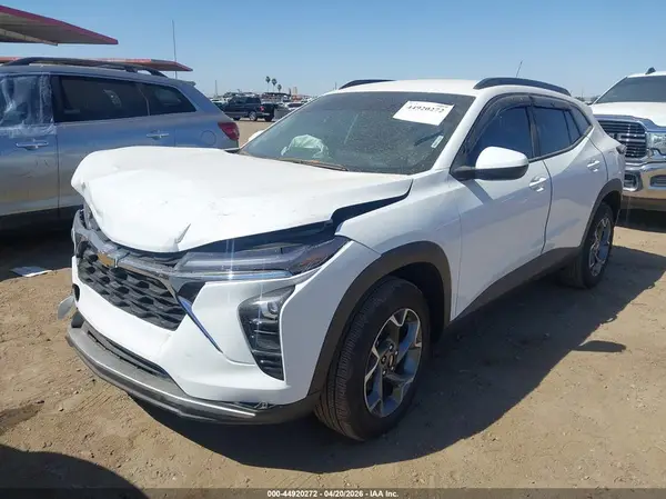KL77LHEP9TC019785 2026 CHEVROLET TRAX - Image 2