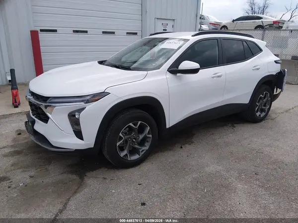 KL77LHEP9TC028020 2026 CHEVROLET TRAX - Image 2
